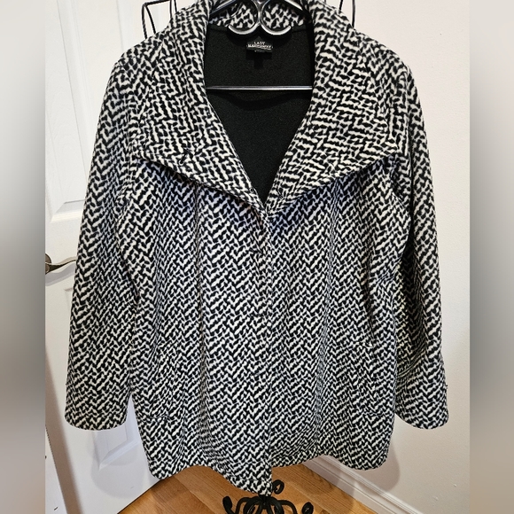 Polar coat‎ - Picture 3 of 4